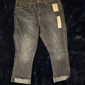 NWT Midrise Capri Levis Strauss